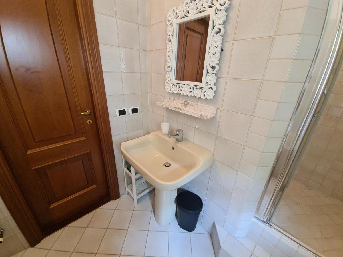 Dolce Casa Da Roby E Andrea By Portofinovacanze San Maurizio di Monte Exteriör bild