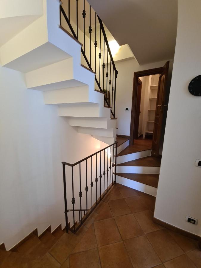 Dolce Casa Da Roby E Andrea By Portofinovacanze San Maurizio di Monte Exteriör bild